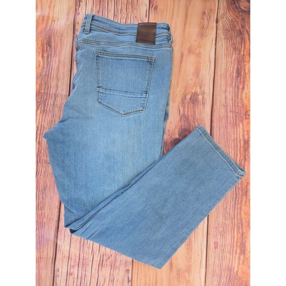 Tommy Bahama Indigo Palms Mens Jeans Size 40x32 Light Blue Denim - Picture 3 of 10